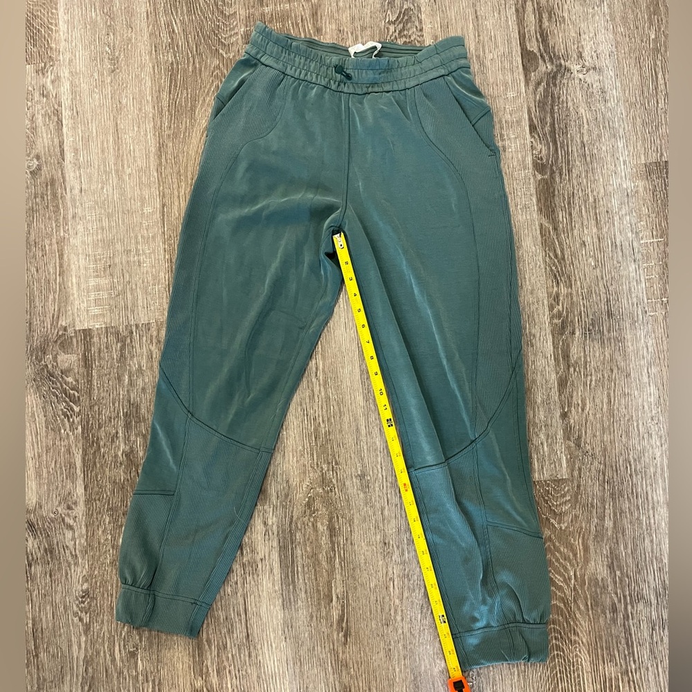 lululemon athletica Brushed Softstreme Ribbed high rise jogger- Jasper, size 6 - Picture 9 of 10